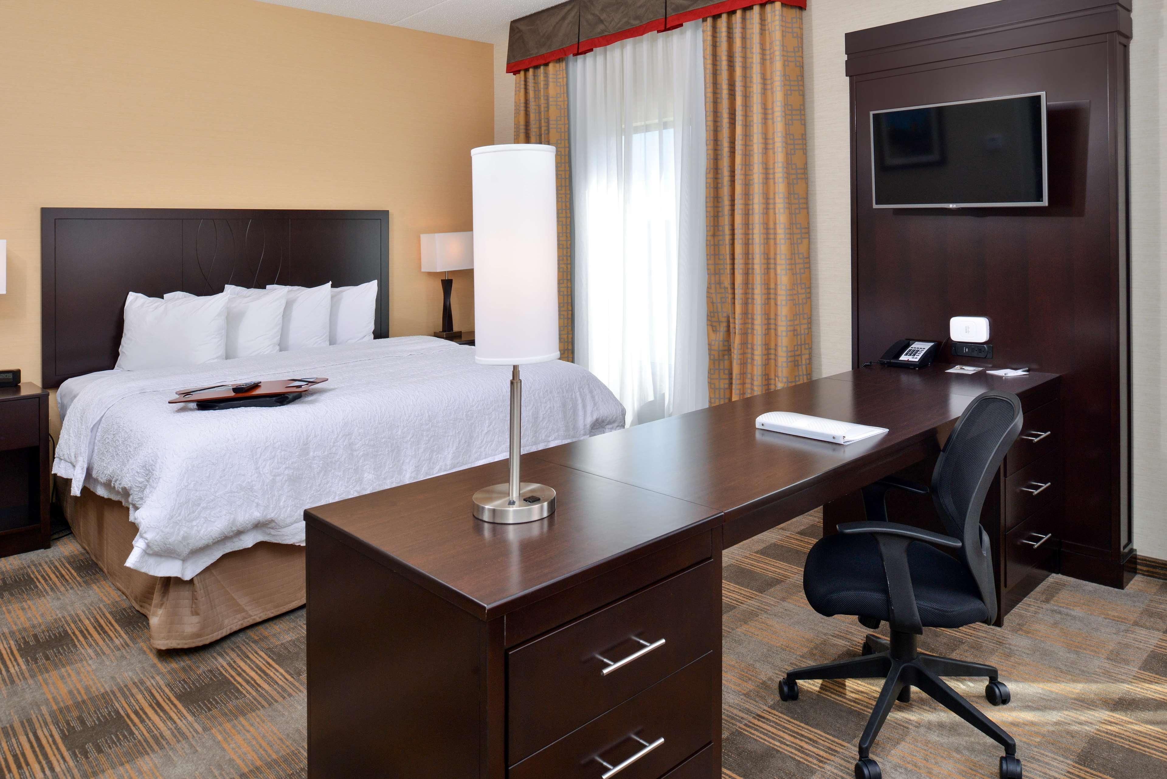 Hotel Hampton & California University-pittsburgh Coal Center