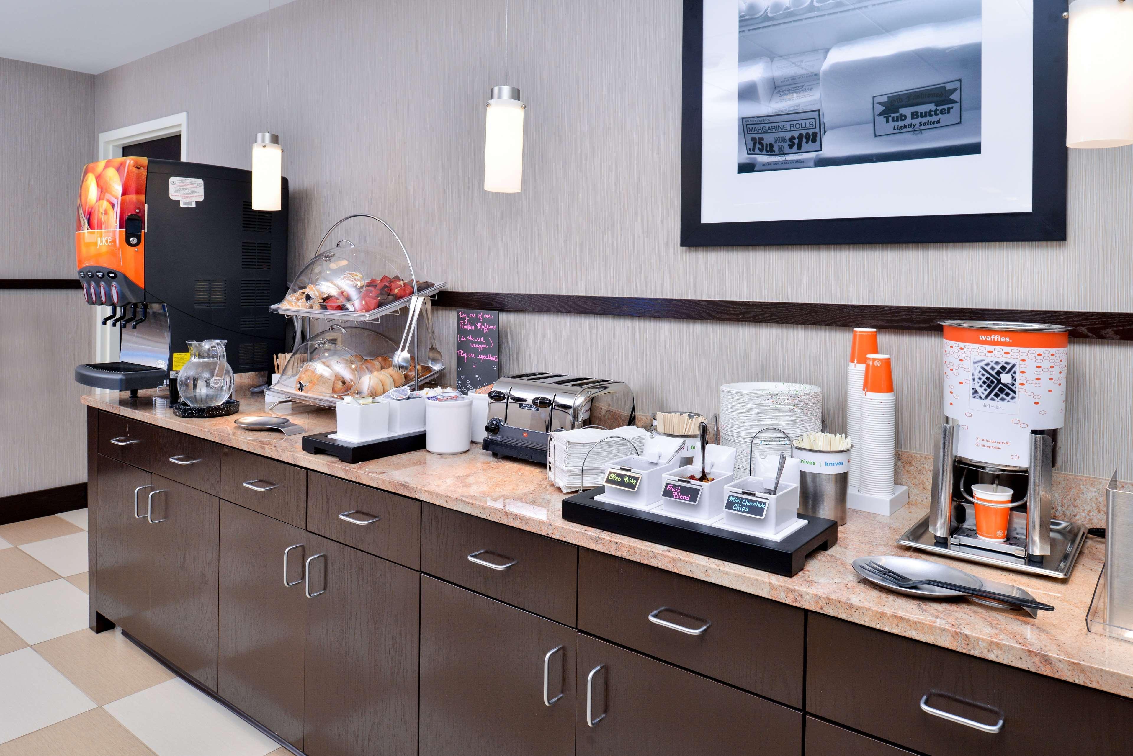 Hampton & California University-pittsburgh Hotel 3*
