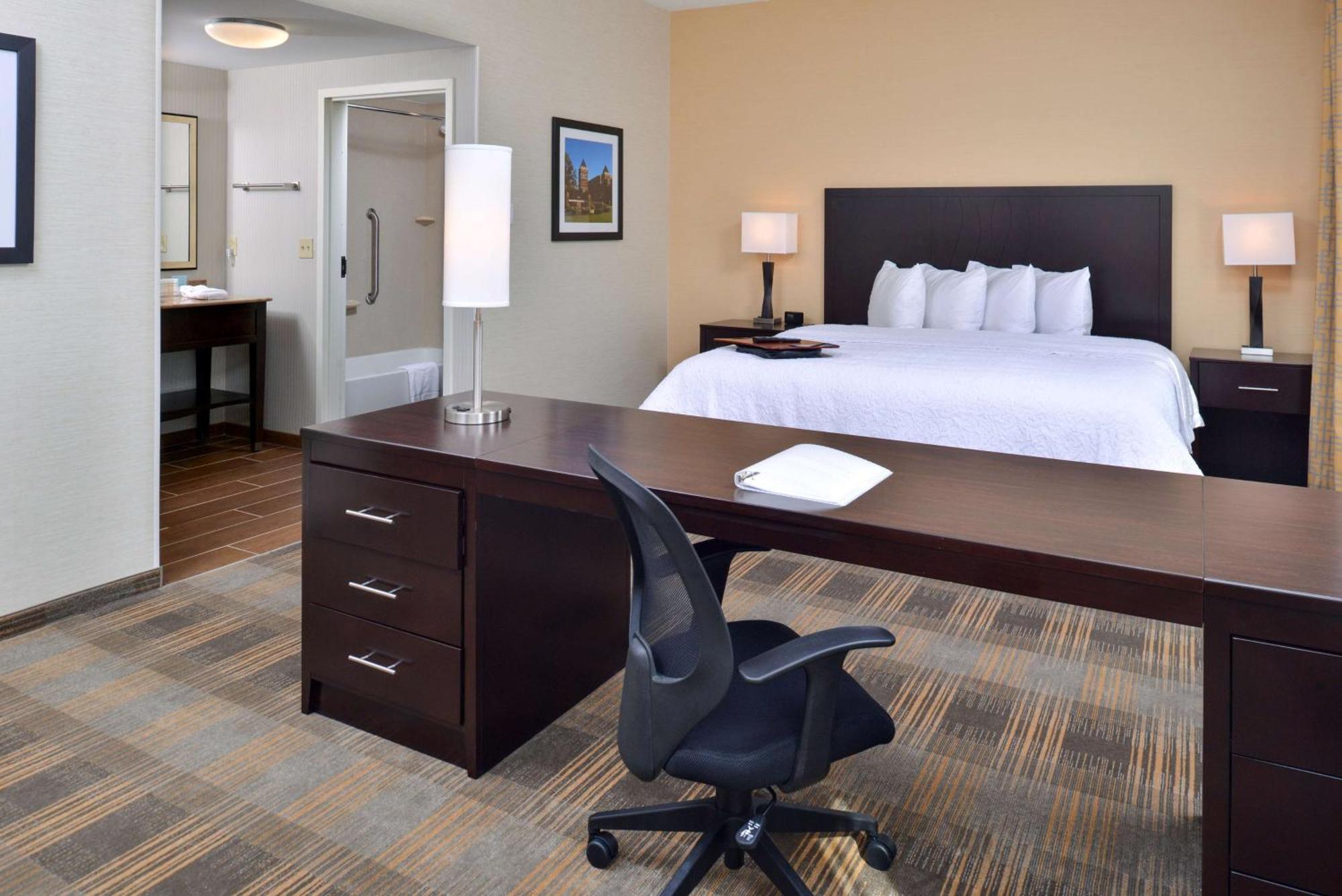 Hampton & California University-pittsburgh 3* Coal Center