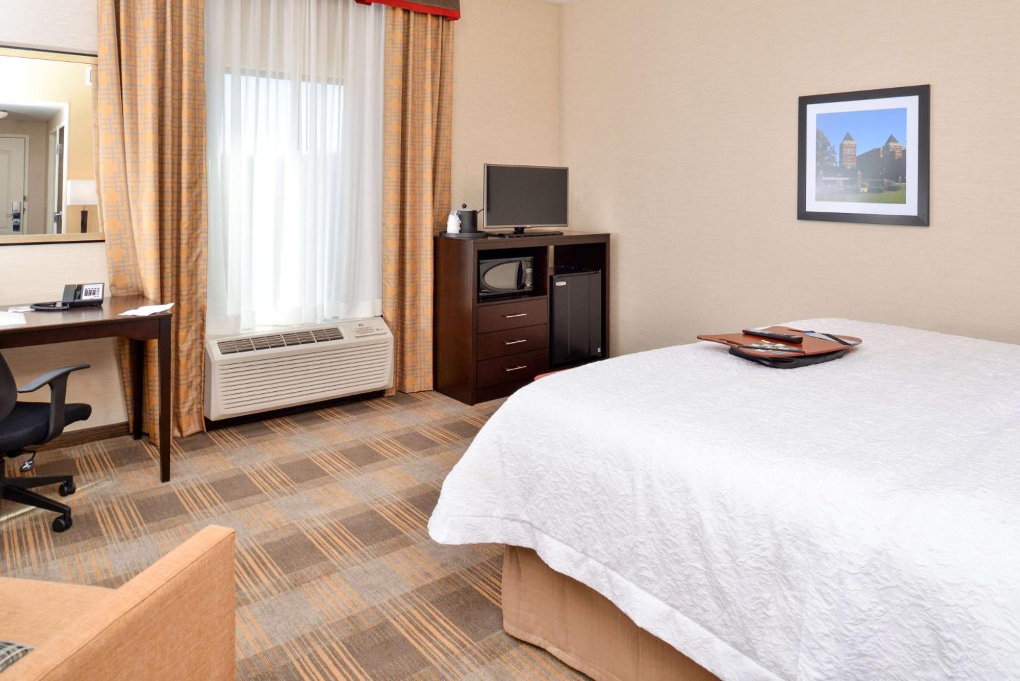 Hampton & California University-pittsburgh Hotel
